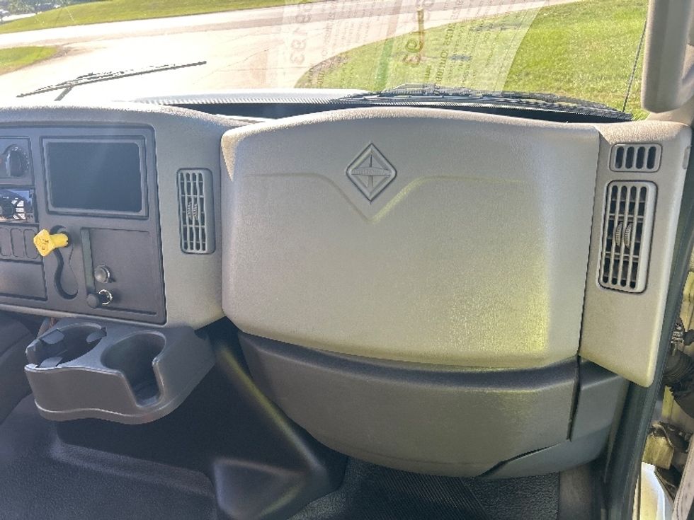 Medium Duty Box Truck-Light and Medium Duty Trucks-International-2018-4300-Elkhart-IN-237,402\n\t\tmiles-$ 33,000 - Image 20