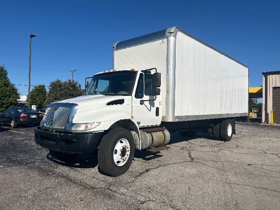 Medium Duty Box Truck-Light and Medium Duty Trucks-International-2018-4300-Elkhart-IN-237,402\n\t\tmiles-$ 33,000 - Image 3