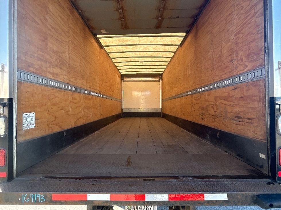 Medium Duty Box Truck-Light and Medium Duty Trucks-International-2018-4300-Elkhart-IN-237,402\n\t\tmiles-$ 33,000 - Image 9