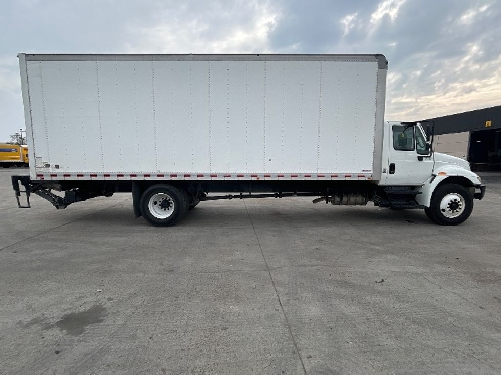 Medium Duty Box Truck-Light and Medium Duty Trucks-International-2018-4300-Fontana-CA-113,715\n\t\tmiles-$ 49,000 - Image 15