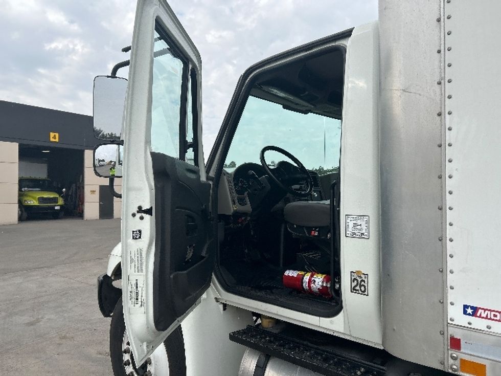 Medium Duty Box Truck-Light and Medium Duty Trucks-International-2018-4300-Fontana-CA-113,715\n\t\tmiles-$ 49,000 - Image 16