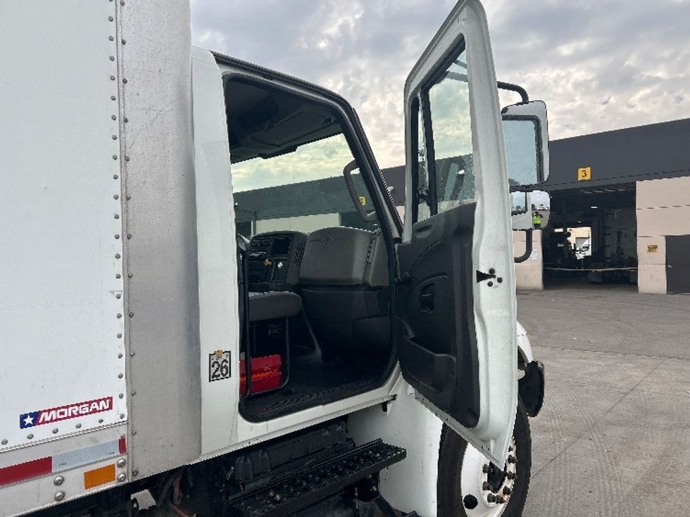 Medium Duty Box Truck-Light and Medium Duty Trucks-International-2018-4300-Fontana-CA-113,715\n\t\tmiles-$ 49,000 - Image 17