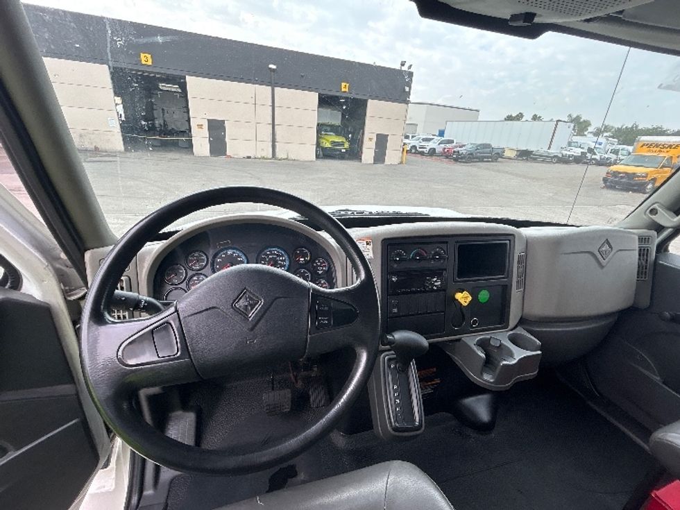 Medium Duty Box Truck-Light and Medium Duty Trucks-International-2018-4300-Fontana-CA-113,715\n\t\tmiles-$ 49,000 - Image 19