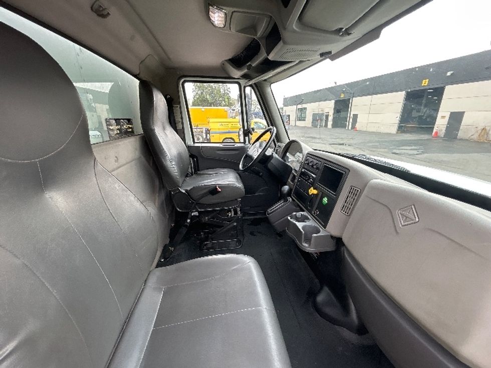 Medium Duty Box Truck-Light and Medium Duty Trucks-International-2018-4300-Fontana-CA-113,715\n\t\tmiles-$ 49,000 - Image 22