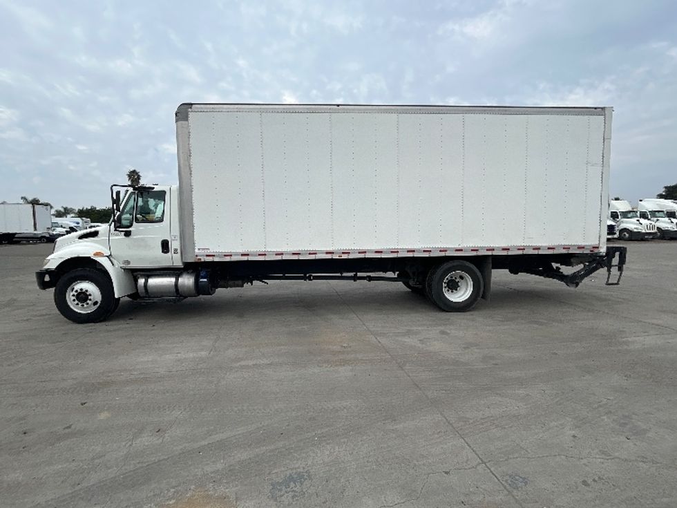 Medium Duty Box Truck-Light and Medium Duty Trucks-International-2018-4300-Fontana-CA-113,715\n\t\tmiles-$ 49,000 - Image 4