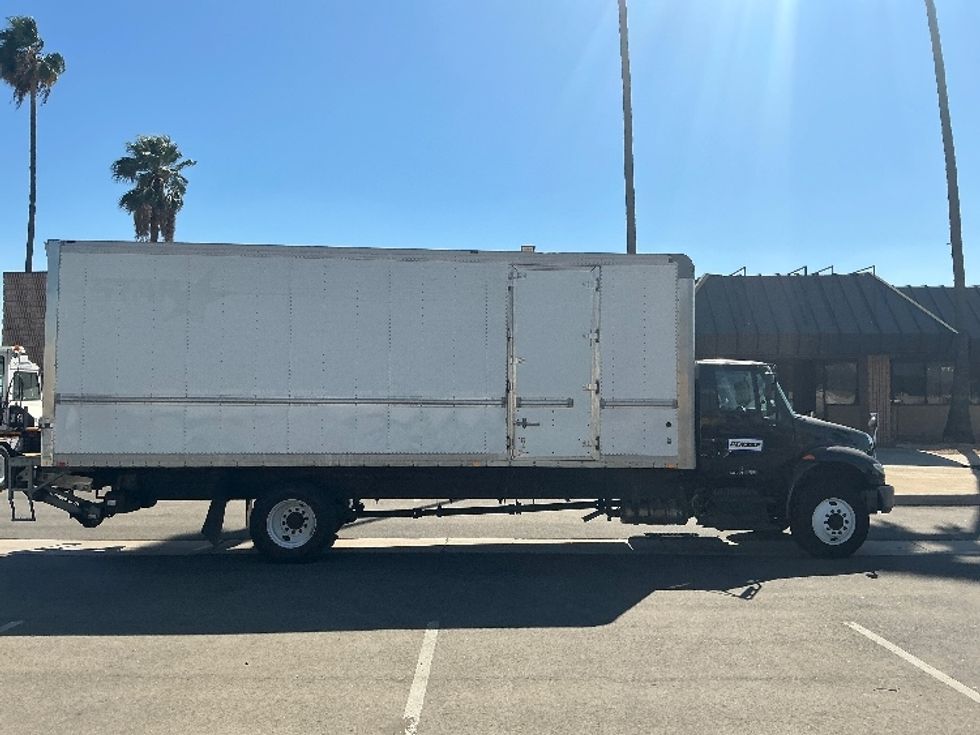 Medium Duty Box Truck-Light and Medium Duty Trucks-International-2018-4300-Fontana-CA-345,664\n\t\tmiles-$ 24,250 - Image 15