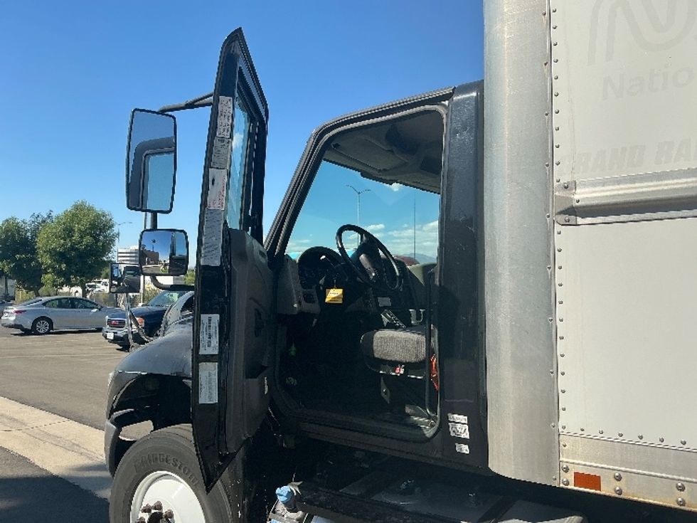 Medium Duty Box Truck-Light and Medium Duty Trucks-International-2018-4300-Fontana-CA-345,664\n\t\tmiles-$ 24,250 - Image 16