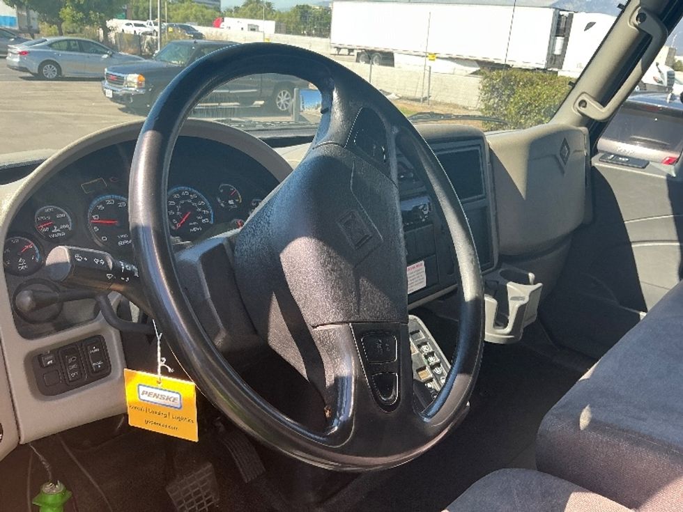 Medium Duty Box Truck-Light and Medium Duty Trucks-International-2018-4300-Fontana-CA-345,664\n\t\tmiles-$ 24,250 - Image 17