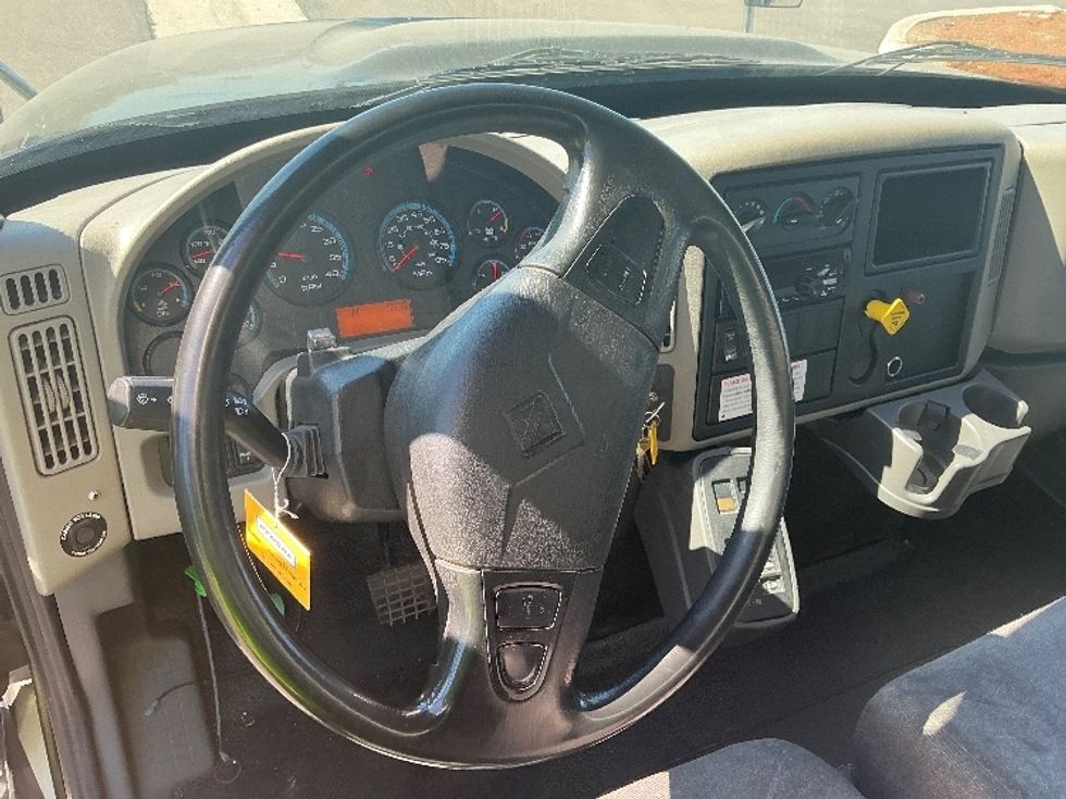Medium Duty Box Truck-Light and Medium Duty Trucks-International-2018-4300-Fontana-CA-345,664\n\t\tmiles-$ 24,250 - Image 18