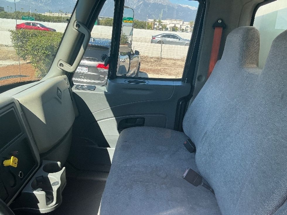 Medium Duty Box Truck-Light and Medium Duty Trucks-International-2018-4300-Fontana-CA-345,664\n\t\tmiles-$ 24,250 - Image 19
