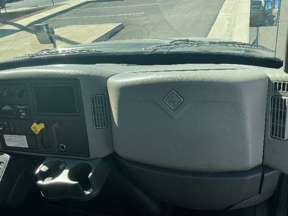 Medium Duty Box Truck-Light and Medium Duty Trucks-International-2018-4300-Fontana-CA-345,664\n\t\tmiles-$ 24,250 - Image 21