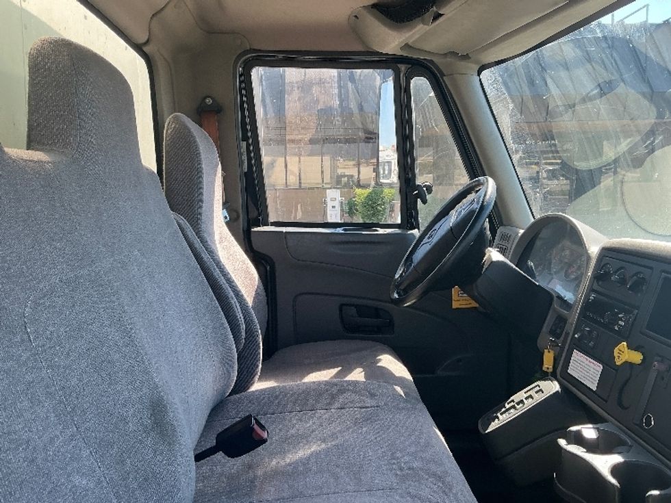 Medium Duty Box Truck-Light and Medium Duty Trucks-International-2018-4300-Fontana-CA-345,664\n\t\tmiles-$ 24,250 - Image 22