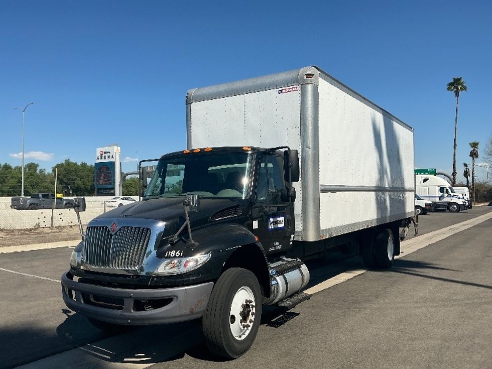 Medium Duty Box Truck-Light and Medium Duty Trucks-International-2018-4300-Fontana-CA-345,664\n\t\tmiles-$ 24,250 - Image 3
