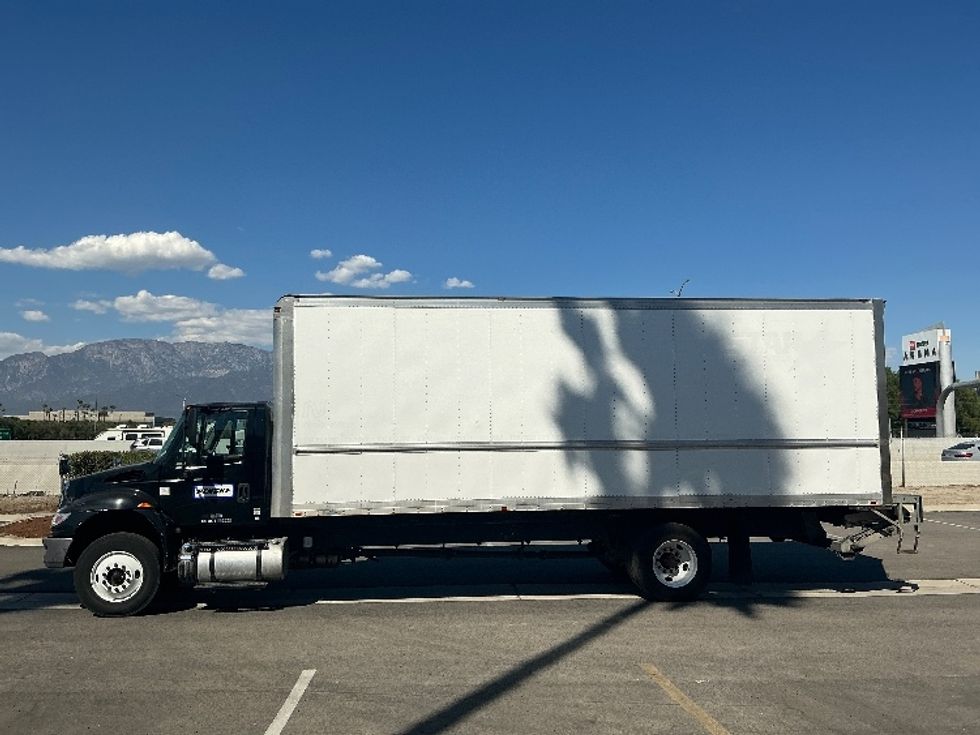 Medium Duty Box Truck-Light and Medium Duty Trucks-International-2018-4300-Fontana-CA-345,664\n\t\tmiles-$ 24,250 - Image 4