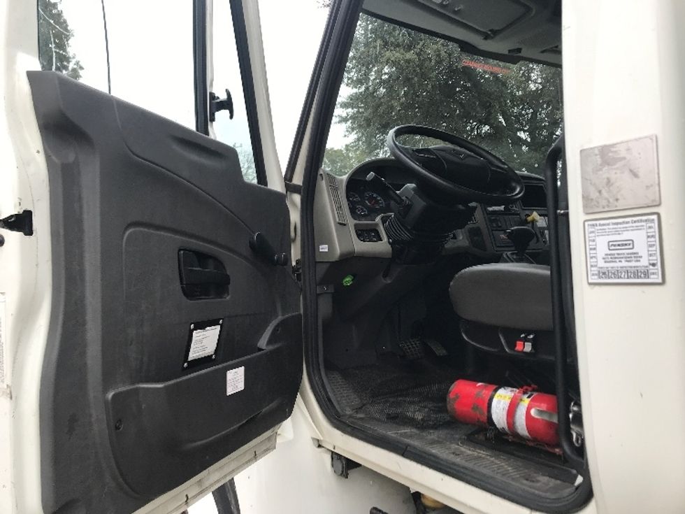 Medium Duty Box Truck-Light and Medium Duty Trucks-International-2018-4300-Garland-TX-196,891\n\t\tmiles-$ 38,750 - Image 16