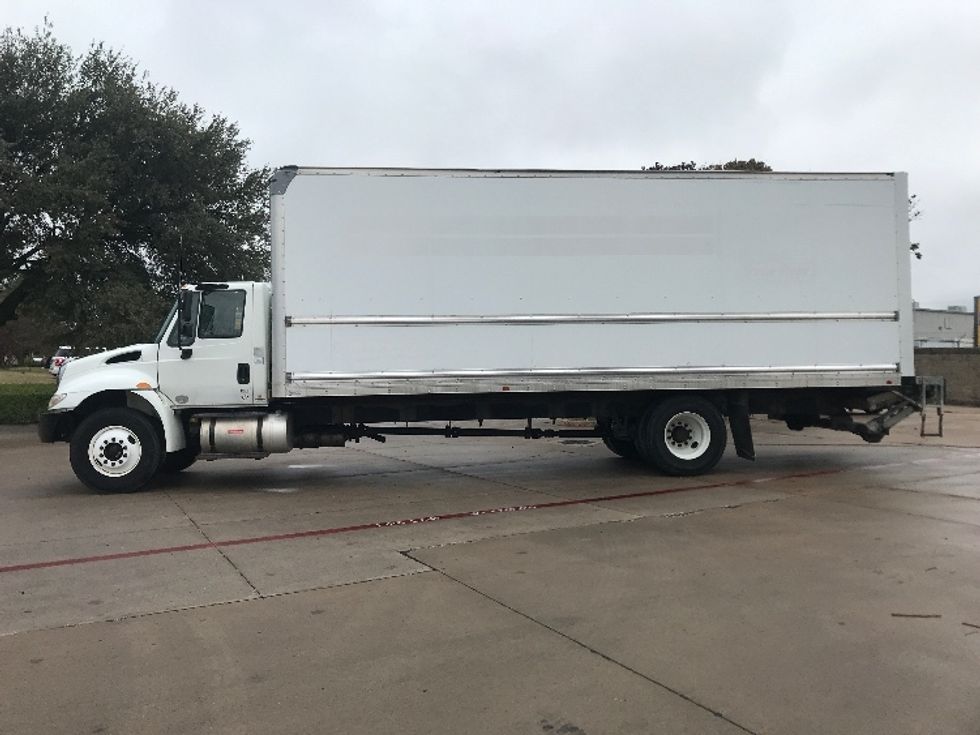 Medium Duty Box Truck-Light and Medium Duty Trucks-International-2018-4300-Garland-TX-196,891\n\t\tmiles-$ 38,750 - Image 4