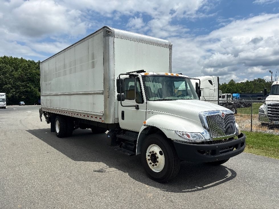 Medium Duty Box Truck-Light and Medium Duty Trucks-International-2018-4300-Greensboro-NC-184,391\n\t\tmiles-$ 45,500 - Image 1