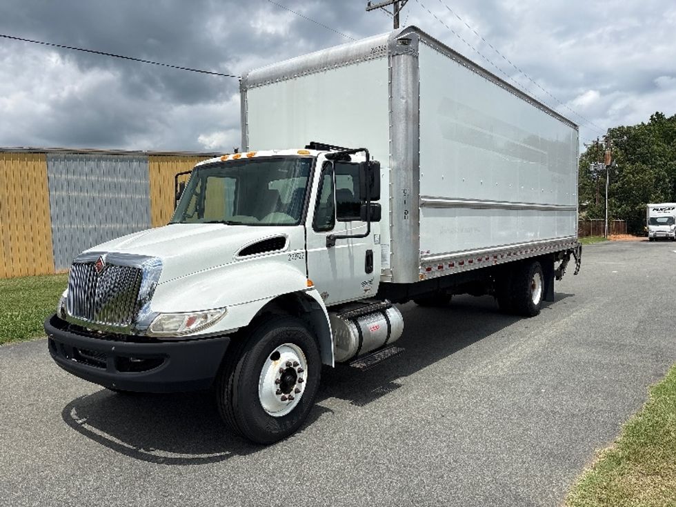 Medium Duty Box Truck-Light and Medium Duty Trucks-International-2018-4300-Greensboro-NC-184,391\n\t\tmiles-$ 45,500 - Image 3
