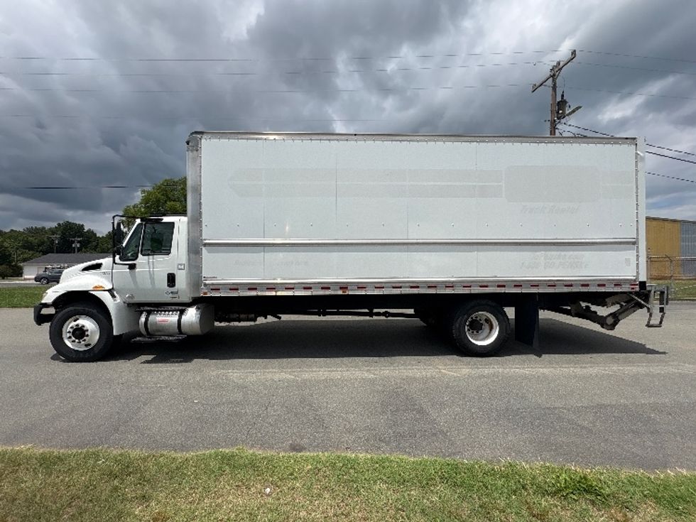 Medium Duty Box Truck-Light and Medium Duty Trucks-International-2018-4300-Greensboro-NC-184,391\n\t\tmiles-$ 45,500 - Image 4