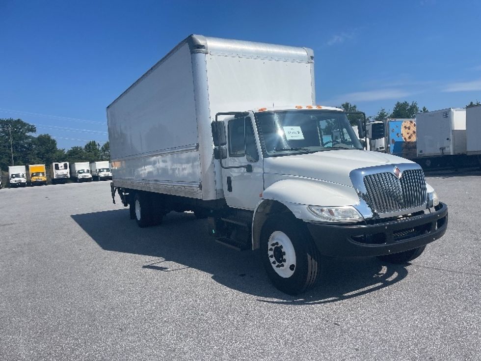 Medium Duty Box Truck-Light and Medium Duty Trucks-International-2018-4300-Greenville-SC-182,405\n\t\tmiles-$ 41,750 - Image 1