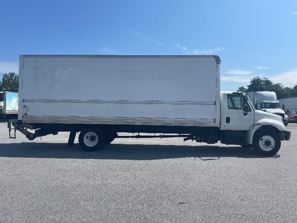 Medium Duty Box Truck-Light and Medium Duty Trucks-International-2018-4300-Greenville-SC-182,405\n\t\tmiles-$ 41,750 - Image 15