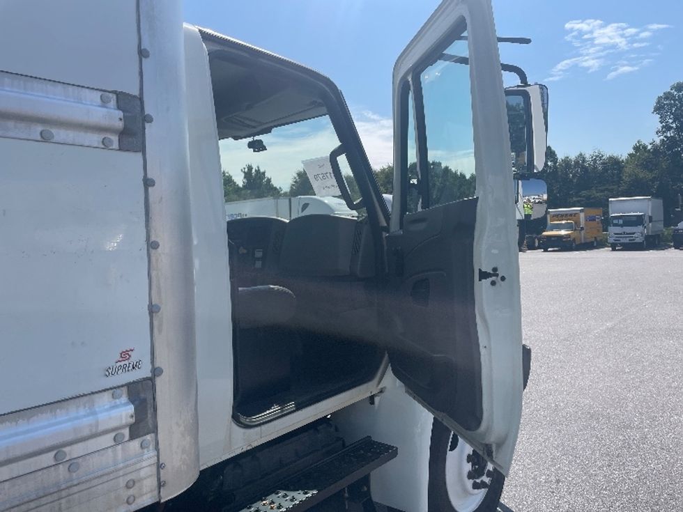 Medium Duty Box Truck-Light and Medium Duty Trucks-International-2018-4300-Greenville-SC-182,405\n\t\tmiles-$ 41,750 - Image 20