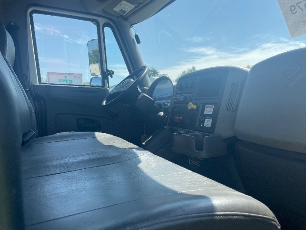 Medium Duty Box Truck-Light and Medium Duty Trucks-International-2018-4300-Greenville-SC-182,405\n\t\tmiles-$ 41,750 - Image 22