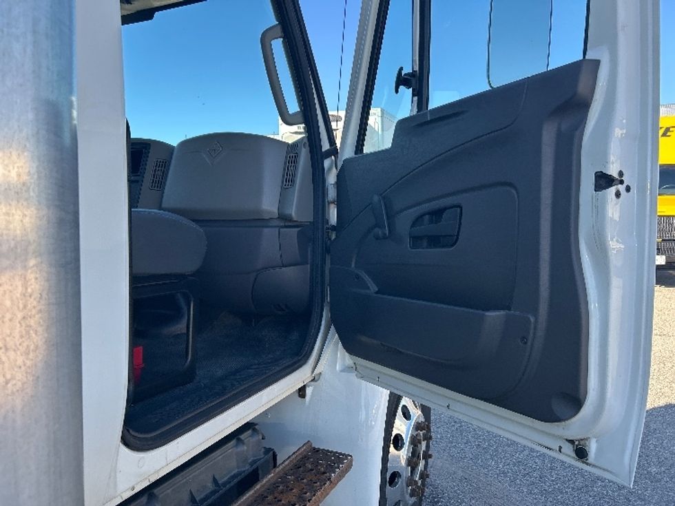 Medium Duty Box Truck-Light and Medium Duty Trucks-International-2018-4300-Holland-MI-51,049\n\t\tmiles-$ 41,500 - Image 19