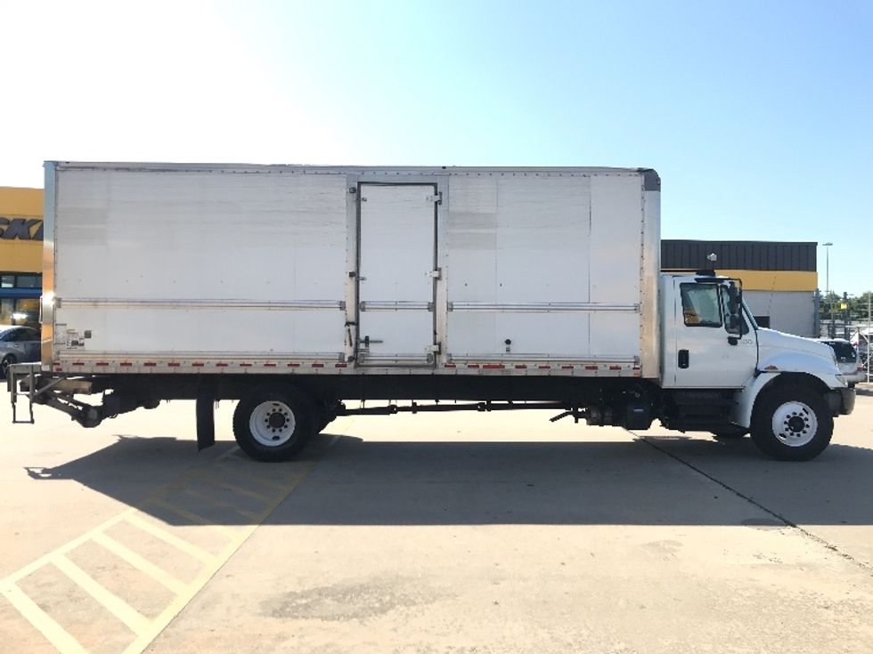 Medium Duty Box Truck-Light and Medium Duty Trucks-International-2018-4300-Houston-TX-152,949\n\t\tmiles-$ 45,000 - Image 15