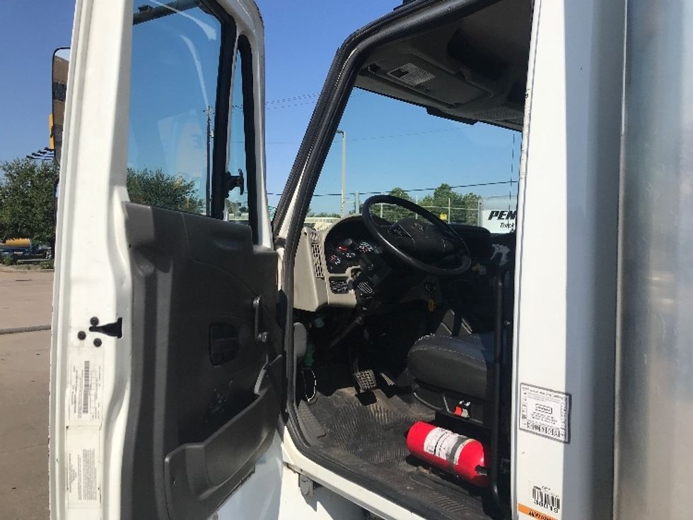 Medium Duty Box Truck-Light and Medium Duty Trucks-International-2018-4300-Houston-TX-152,949\n\t\tmiles-$ 45,000 - Image 16