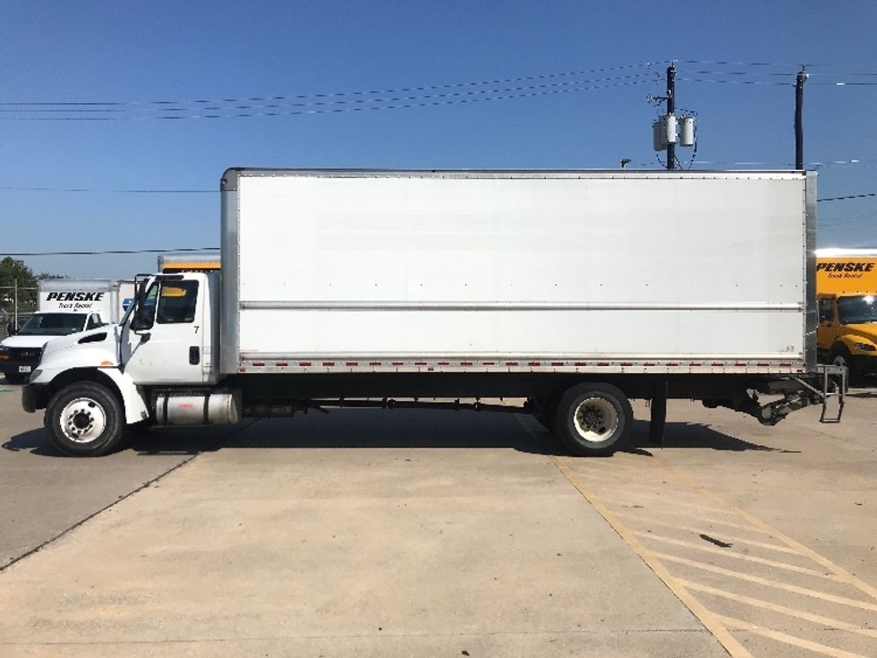 Medium Duty Box Truck-Light and Medium Duty Trucks-International-2018-4300-Houston-TX-152,949\n\t\tmiles-$ 45,000 - Image 4