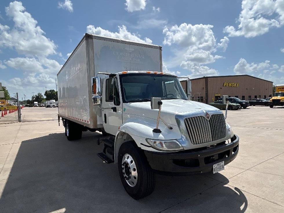Medium Duty Box Truck-Light and Medium Duty Trucks-International-2018-4300-Houston-TX-228,364\n\t\tmiles-$ 31,500 - Image 1