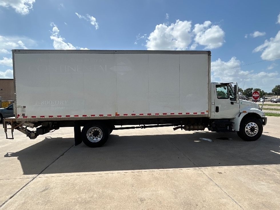 Medium Duty Box Truck-Light and Medium Duty Trucks-International-2018-4300-Houston-TX-228,364\n\t\tmiles-$ 31,500 - Image 15
