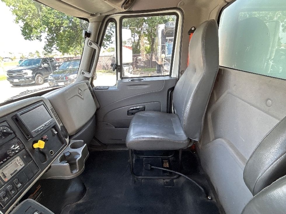 Medium Duty Box Truck-Light and Medium Duty Trucks-International-2018-4300-Houston-TX-228,364\n\t\tmiles-$ 31,500 - Image 17