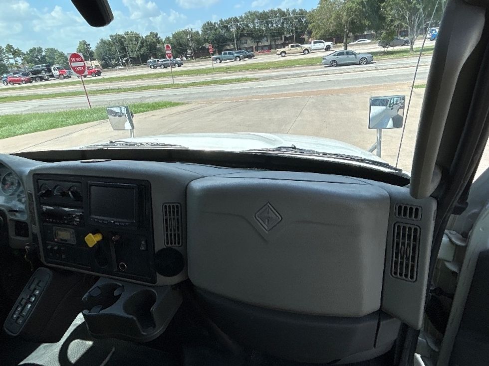 Medium Duty Box Truck-Light and Medium Duty Trucks-International-2018-4300-Houston-TX-228,364\n\t\tmiles-$ 31,500 - Image 19
