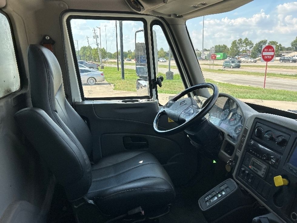 Medium Duty Box Truck-Light and Medium Duty Trucks-International-2018-4300-Houston-TX-228,364\n\t\tmiles-$ 31,500 - Image 20