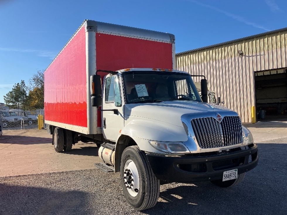 Medium Duty Box Truck-Light and Medium Duty Trucks-International-2018-4300-Hueytown-AL-267,283\n\t\tmiles-$ 30,750 - Image 1