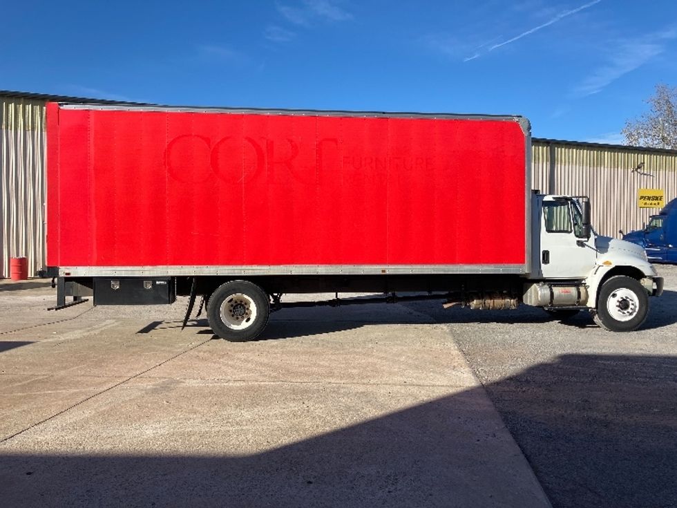 Medium Duty Box Truck-Light and Medium Duty Trucks-International-2018-4300-Hueytown-AL-267,283\n\t\tmiles-$ 30,750 - Image 15