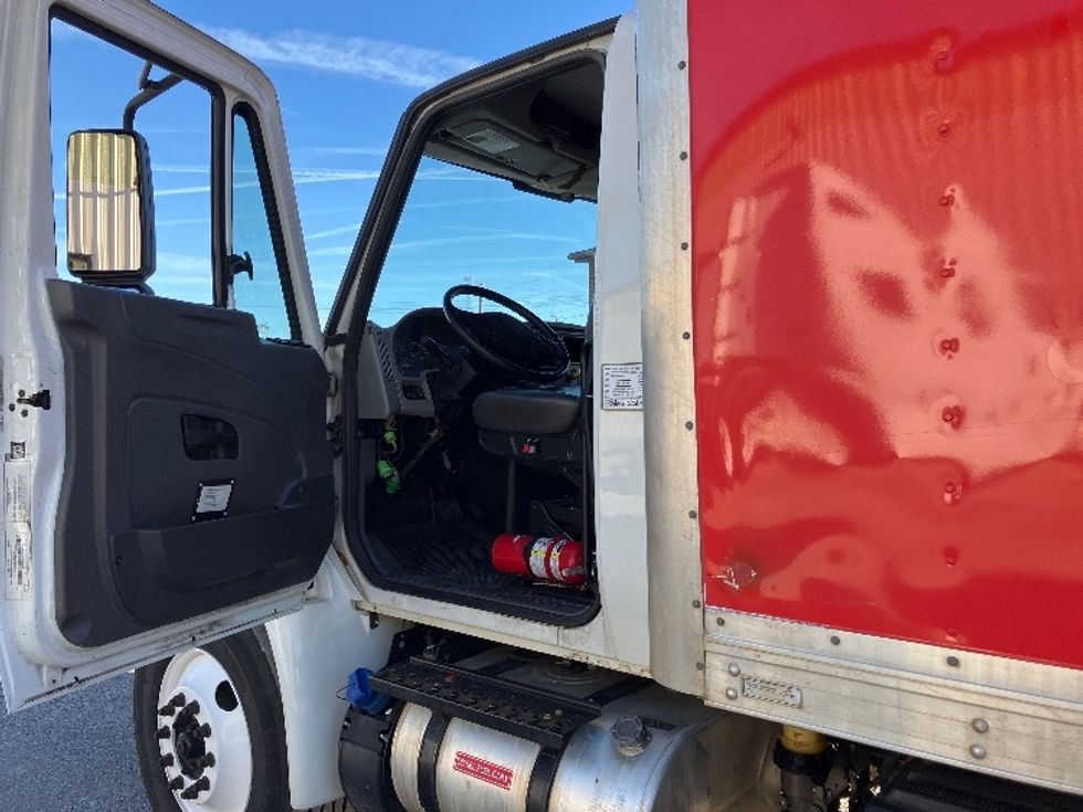Medium Duty Box Truck-Light and Medium Duty Trucks-International-2018-4300-Hueytown-AL-267,283\n\t\tmiles-$ 30,750 - Image 16