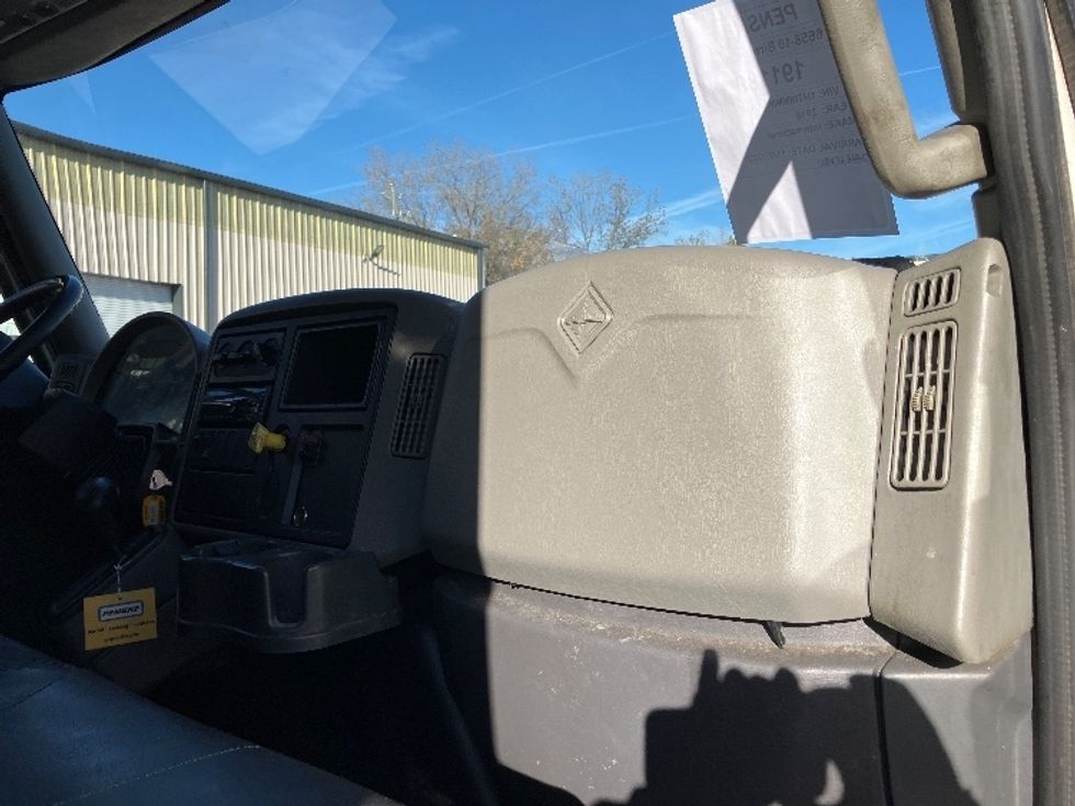 Medium Duty Box Truck-Light and Medium Duty Trucks-International-2018-4300-Hueytown-AL-267,283\n\t\tmiles-$ 30,750 - Image 19