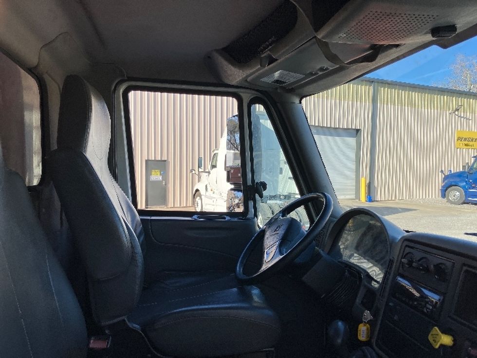 Medium Duty Box Truck-Light and Medium Duty Trucks-International-2018-4300-Hueytown-AL-267,283\n\t\tmiles-$ 30,750 - Image 21