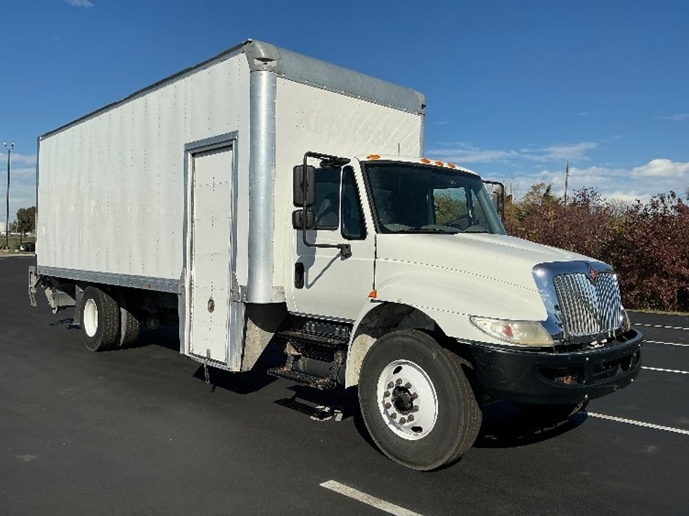 Medium Duty Box Truck-Light and Medium Duty Trucks-International-2018-4300-Indianapolis-IN-142,132\n\t\tmiles-$ 45,250 - Image 1