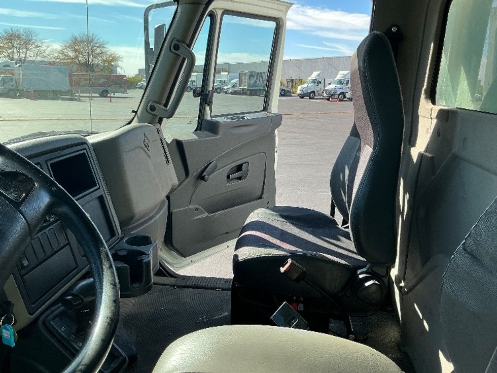 Medium Duty Box Truck-Light and Medium Duty Trucks-International-2018-4300-Indianapolis-IN-142,132\n\t\tmiles-$ 45,250 - Image 19