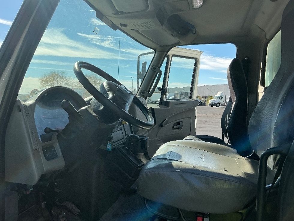 Medium Duty Box Truck-Light and Medium Duty Trucks-International-2018-4300-Indianapolis-IN-142,132\n\t\tmiles-$ 45,250 - Image 17