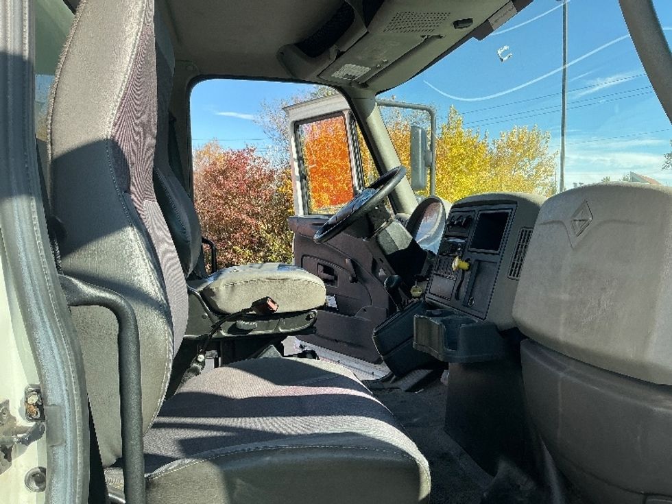 Medium Duty Box Truck-Light and Medium Duty Trucks-International-2018-4300-Indianapolis-IN-142,132\n\t\tmiles-$ 45,250 - Image 22