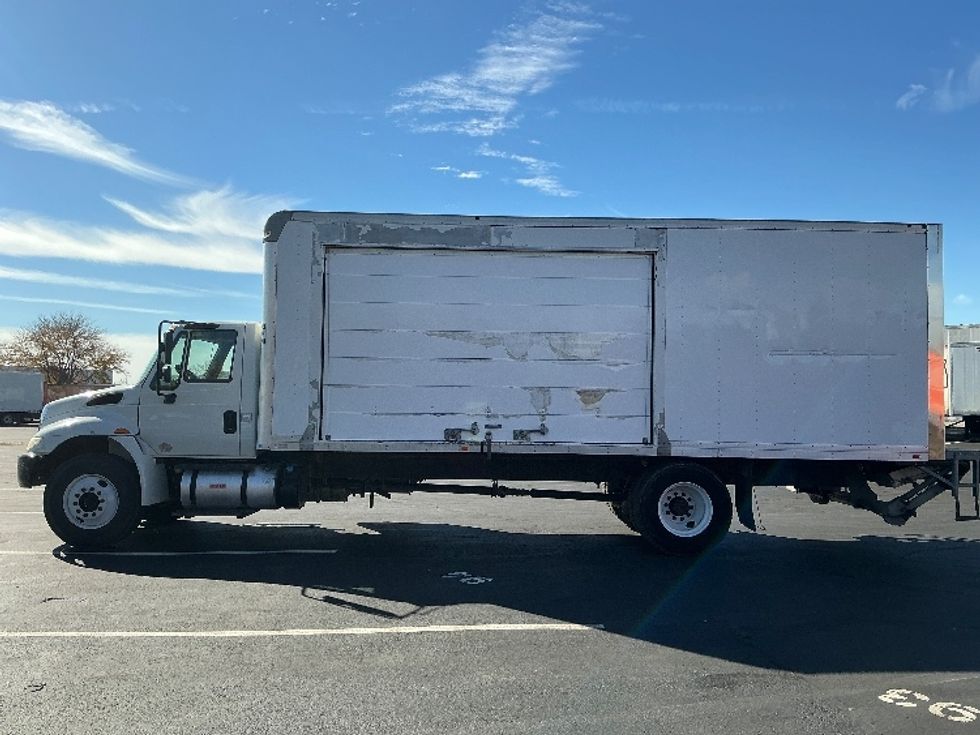 Medium Duty Box Truck-Light and Medium Duty Trucks-International-2018-4300-Indianapolis-IN-142,132\n\t\tmiles-$ 45,250 - Image 4