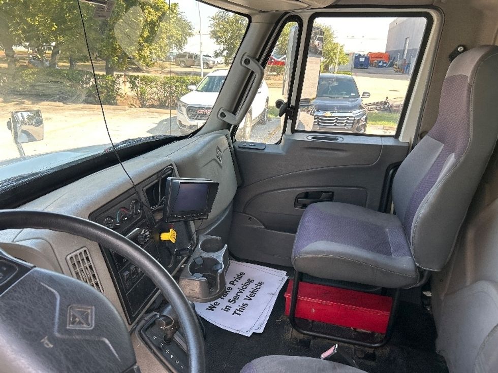Medium Duty Box Truck-Light and Medium Duty Trucks-International-2018-4300-Katy-TX-195,038\n\t\tmiles-$ 43,250 - Image 14
