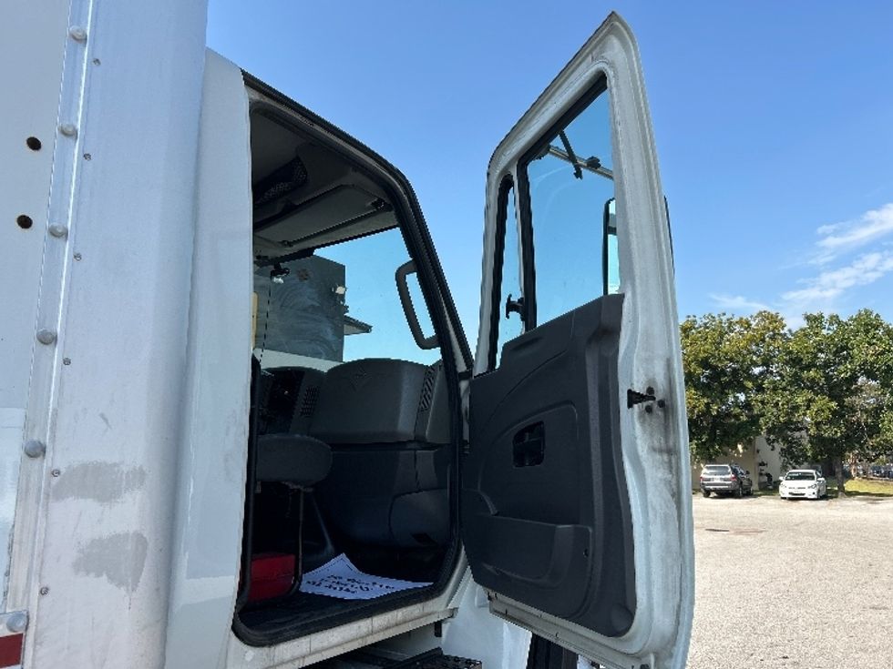 Medium Duty Box Truck-Light and Medium Duty Trucks-International-2018-4300-Katy-TX-195,038\n\t\tmiles-$ 43,250 - Image 20