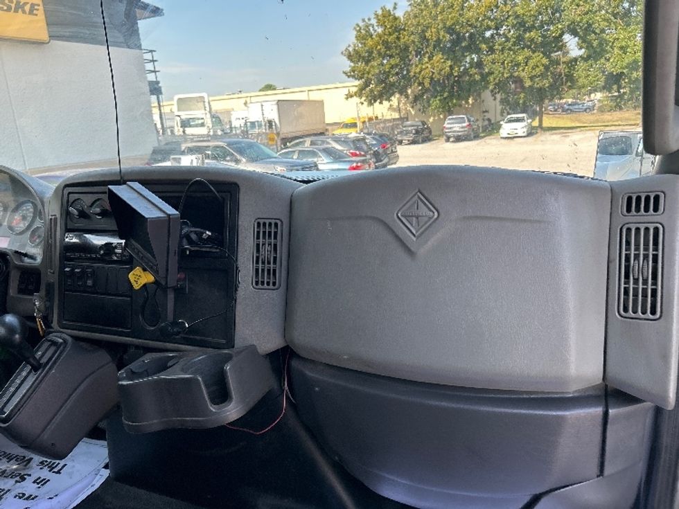 Medium Duty Box Truck-Light and Medium Duty Trucks-International-2018-4300-Katy-TX-195,038\n\t\tmiles-$ 43,250 - Image 22