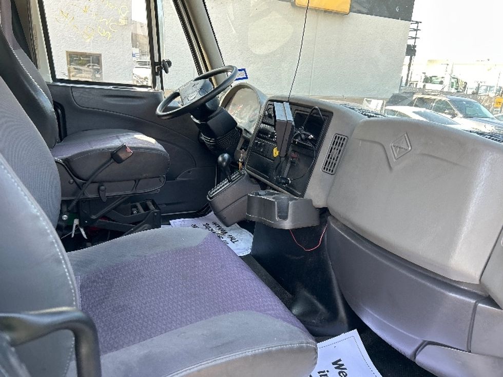 Medium Duty Box Truck-Light and Medium Duty Trucks-International-2018-4300-Katy-TX-195,038\n\t\tmiles-$ 43,250 - Image 23